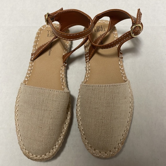 Time and tru memory foam beige espadrilles - Picture 16 of 16